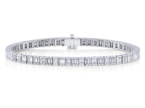 Diamond Bangle Bracelet in White Gold
